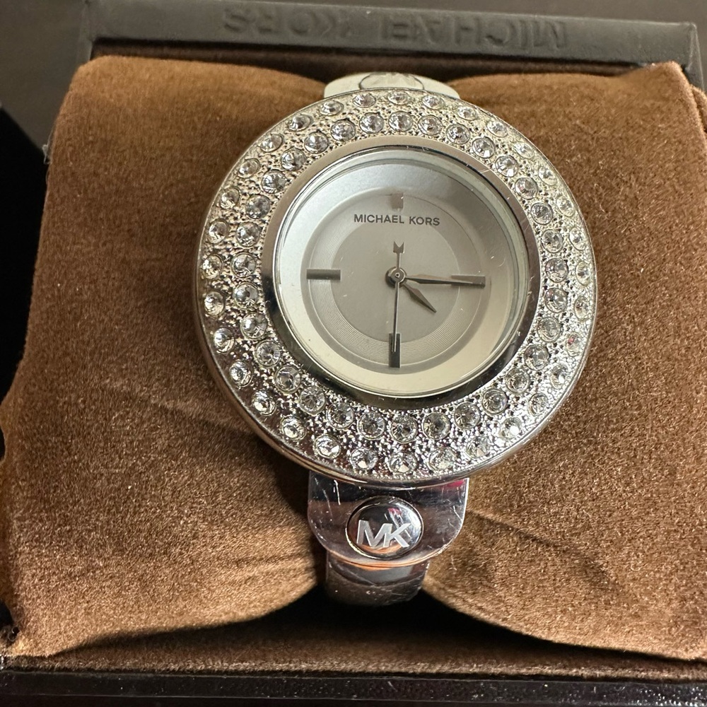 Michael Kors Silver Crystal-Accented Women’s Watch with Interchangeable Bezels - Picture 7 of 9